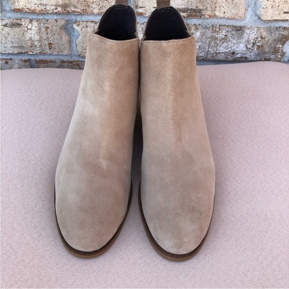 Cole Haan Laina Bootie Plain Toe Suede Plain Chelsea Boots Elegant Style Sz 9B - Picture 2 of 16